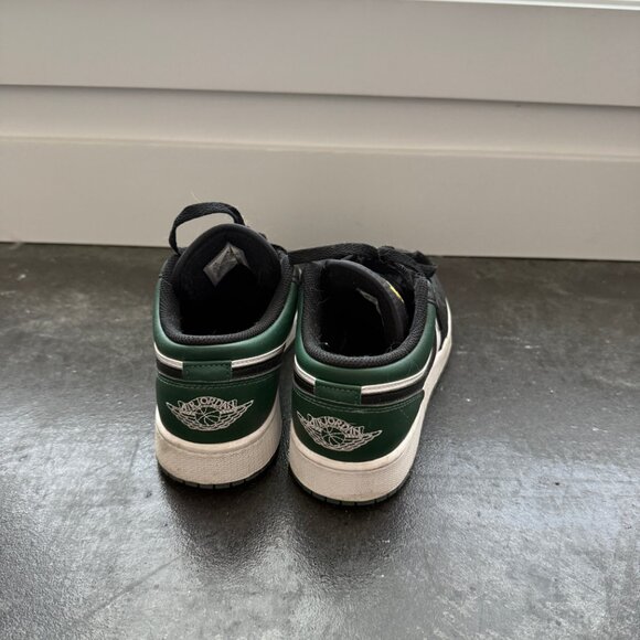 Jordan Women's Green and Black Trainers - Picture 3 of 6